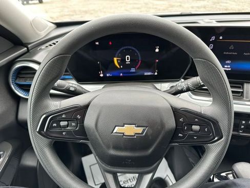 Used 2025 Chevrolet Trax LT FWD image 24