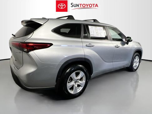 Used 2023 Toyota Highlander LE image 4