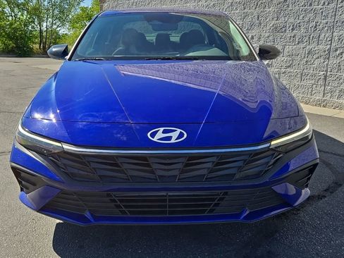 Used 2025 Hyundai Elantra Sport FWD image 9