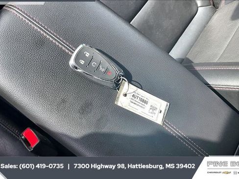 Used 2023 Chevrolet Equinox RS w/ RS Leather Package image 9