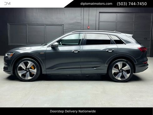 Used 2022 Audi e-tron Premium Plus w/ Premium Plus Package image 4