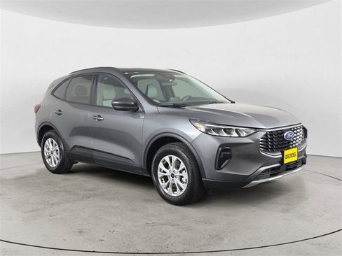 Used 2025 Ford Escape Active w/ Cold Weather Package image 7