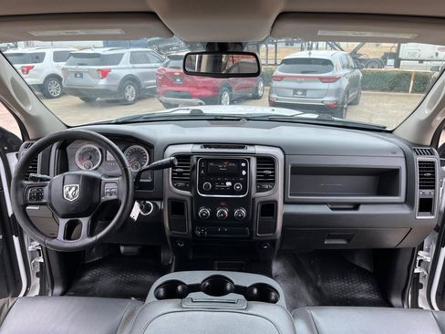 Used 2018 RAM 2500 Tradesman w/ Chrome Appearance Group image 11