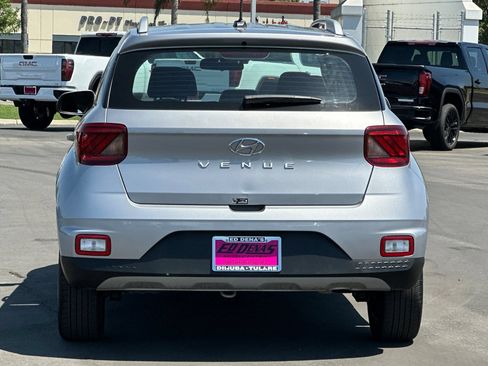 Used 2025 Hyundai Venue SEL FWD image 6