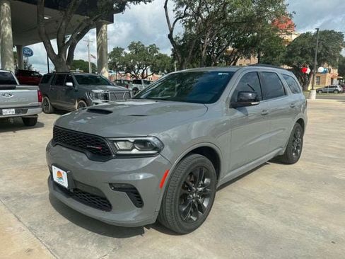 Used 2023 Dodge Durango GT RWD image 2