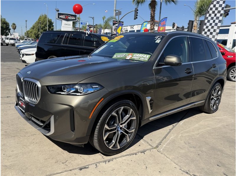 Used 2024 BMW X5 xDrive50e w/ Premium Package AWD/4WD image 3