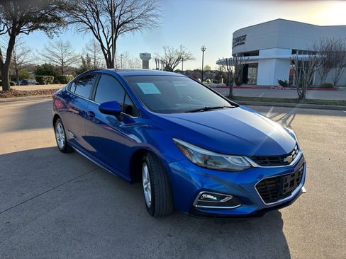 Used 2018 Chevrolet Cruze LT w/ Sun And Sound Package image 3