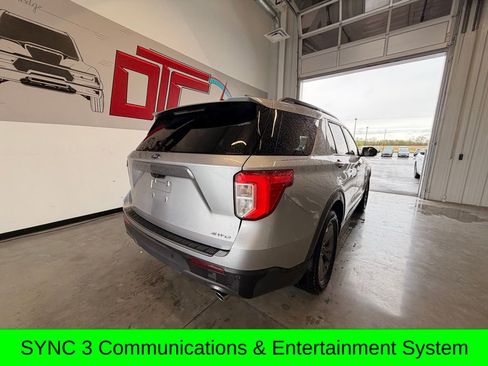 Used 2021 Ford Explorer XLT w/ Equipment Group 202A image 3