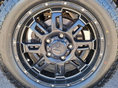 Used 2016 Toyota Tundra SR5 w/ SR5 Upgrade Package RWD image 12