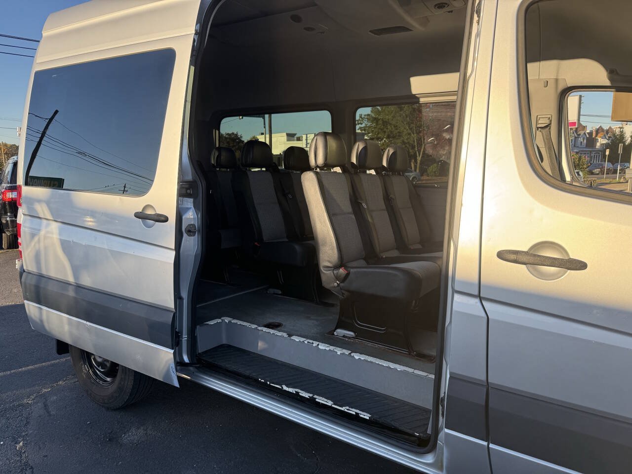 Used 2007 Dodge Sprinter 2500 w/ Cooling Group RWD image 29