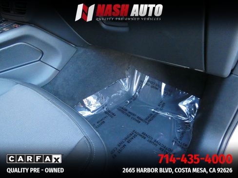Used 2024 Porsche Macan AWD/4WD image 32