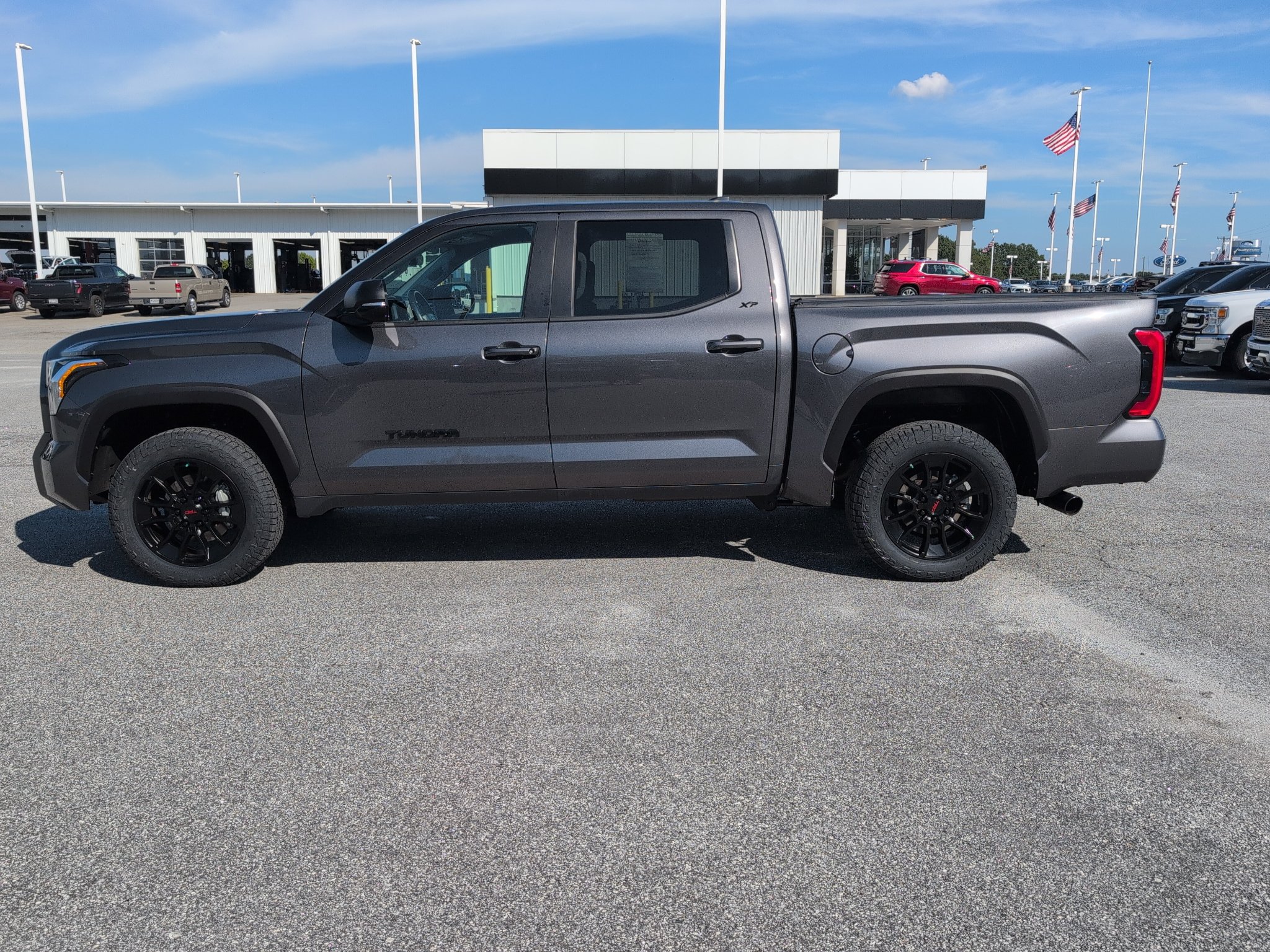 Used 2024 Toyota Tundra SR5 w/ SR5 Premium Package AWD/4WD image 32