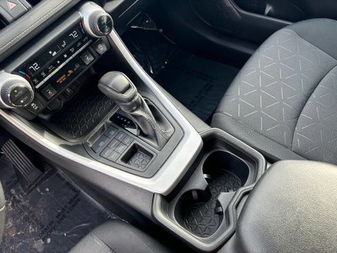 Used 2021 Toyota RAV4 XLE image 16