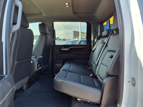 Used 2025 GMC Sierra 3500 Denali image 13