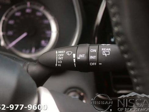 Used 2023 Toyota Highlander XLE FWD image 27