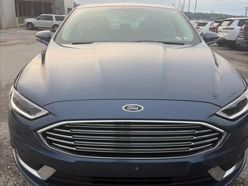 Used 2018 Ford Fusion SE w/ Fusion SE Technology Package FWD image 2