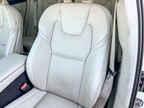 Used 2023 Volvo XC60 B5 Ultimate AWD/4WD image 25