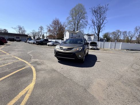 Used 2013 Toyota RAV4 XLE AWD/4WD image 2