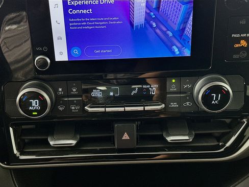 Used 2023 Toyota Highlander LE image 22