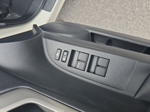 Used 2013 Toyota Highlander SE FWD image 30