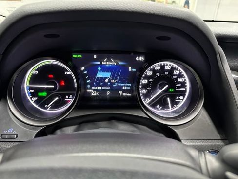 Used 2022 Toyota Camry XSE FWD image 18