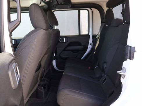 Used 2023 Jeep Gladiator Overland image 10