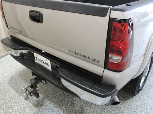 Used 2004 Chevrolet Silverado 2500 LS w/ Heavy-Duty Power Package image 11