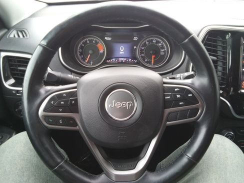 Used 2019 Jeep Cherokee Limited AWD/4WD image 14
