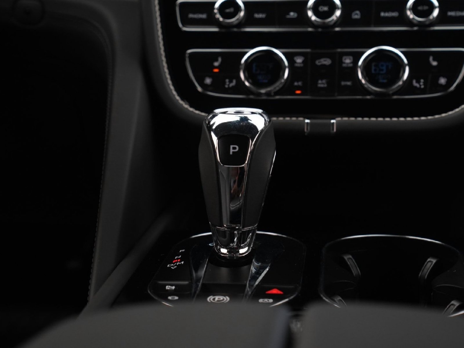 Used 2024 Bentley Bentayga AWD/4WD image 22