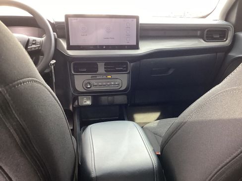 Used 2025 Ford Maverick XL w/ Equipment Group 102A image 14