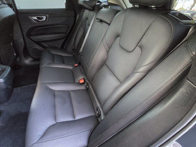 Used 2023 Volvo XC60 B5 Plus AWD/4WD image 21