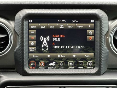 Used 2021 Jeep Wrangler Unlimited Sahara w/ Uconnect 4C Nav & Sound Group image 12