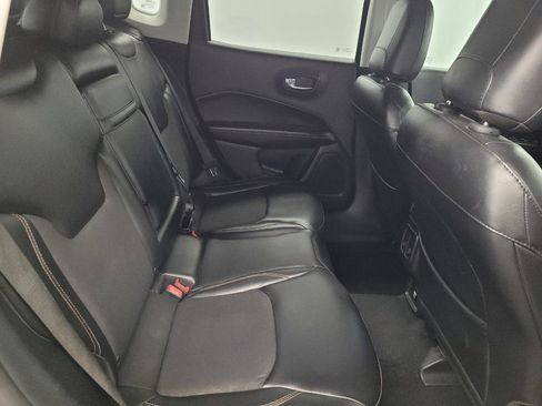 Used 2018 Jeep Compass Latitude FWD image 19