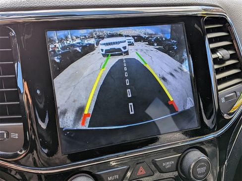 Used 2019 Jeep Grand Cherokee Limited image 19