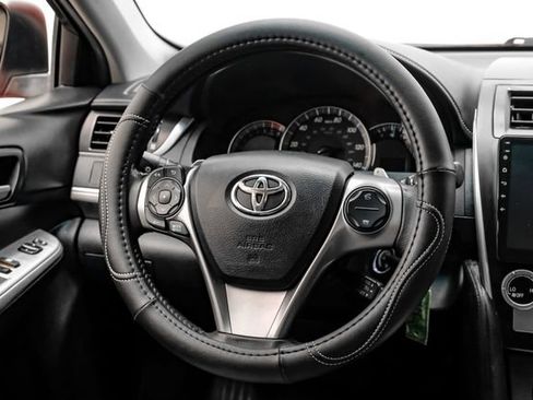 Used 2012 Toyota Camry SE FWD image 18