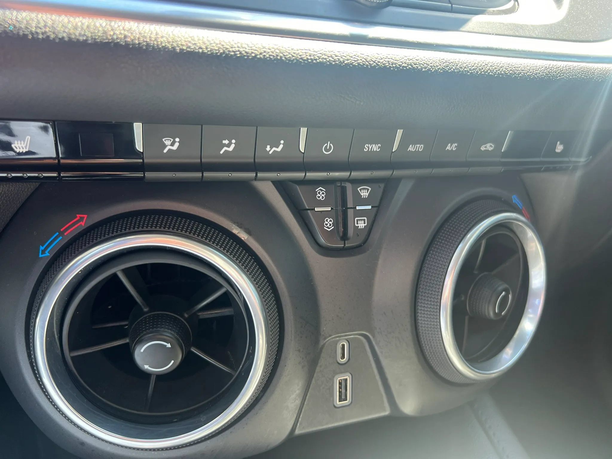 Used 2021 Chevrolet Blazer LT FWD image 40