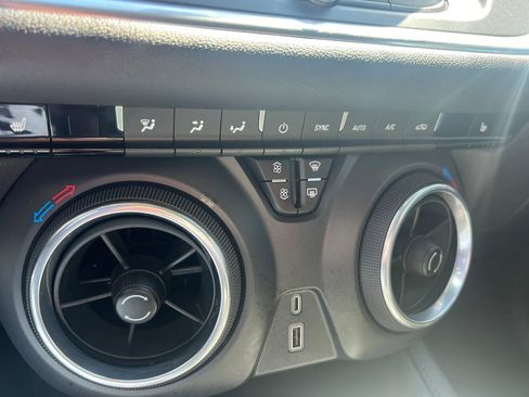 Used 2021 Chevrolet Blazer LT FWD image 40