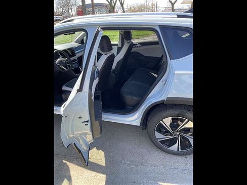 New 2026 Volkswagen Taos SE AWD/4WD image 6