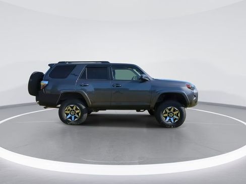 Used 2022 Toyota 4Runner TRD Off-Road AWD/4WD image 9