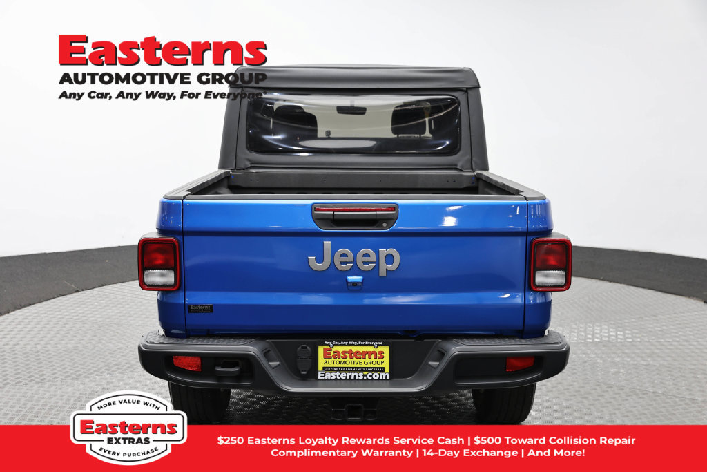 Used 2021 Jeep Gladiator Overland AWD/4WD image 6