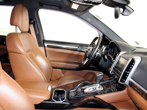 Used 2016 Porsche Cayenne Turbo S AWD/4WD image 31