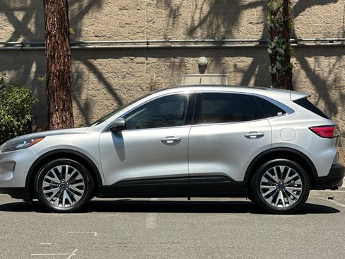 Used 2020 Ford Escape Titanium FWD image 6