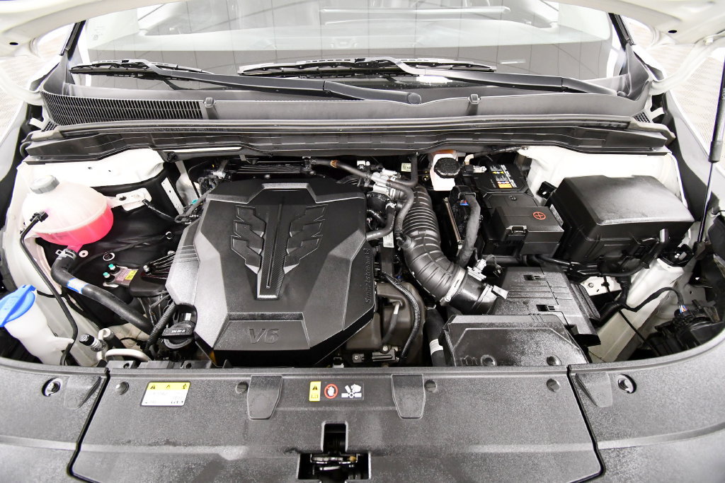 Certified 2025 Kia Carnival FWD image 12