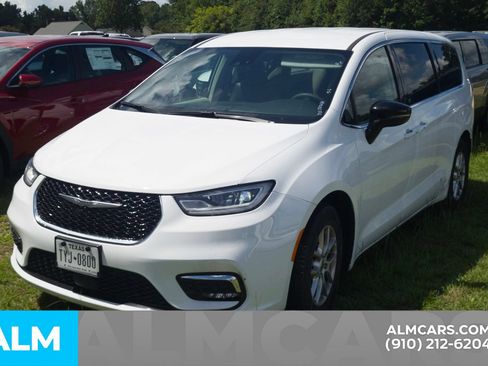 Used 2024 Chrysler Pacifica Touring-L FWD image 21