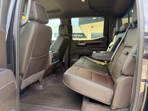 Used 2023 GMC Sierra 1500 Denali w/ Technology Package AWD/4WD image 8