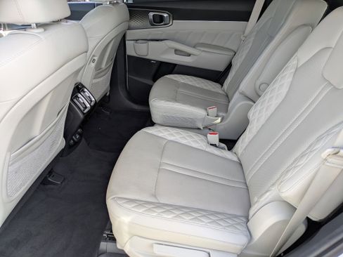 Used 2023 Kia Sorento SX image 15