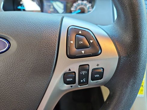 Used 2017 Ford Taurus SE image 12