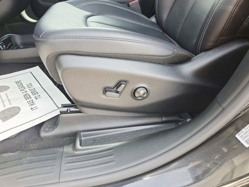 Used 2026 Chrysler Voyager LX image 36