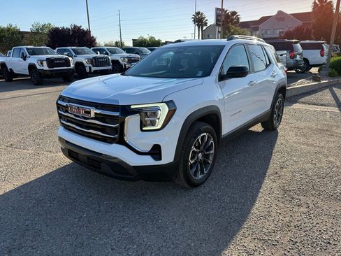 Used 2025 GMC Terrain Elevation w/ Elevation Premium Package AWD/4WD image 1