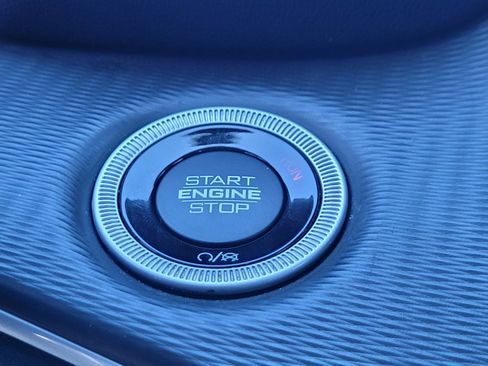 Used 2023 Jeep Grand Cherokee L Laredo image 29